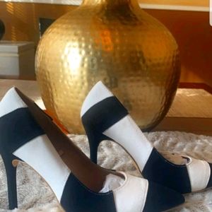 Eva Mendes black and white heels